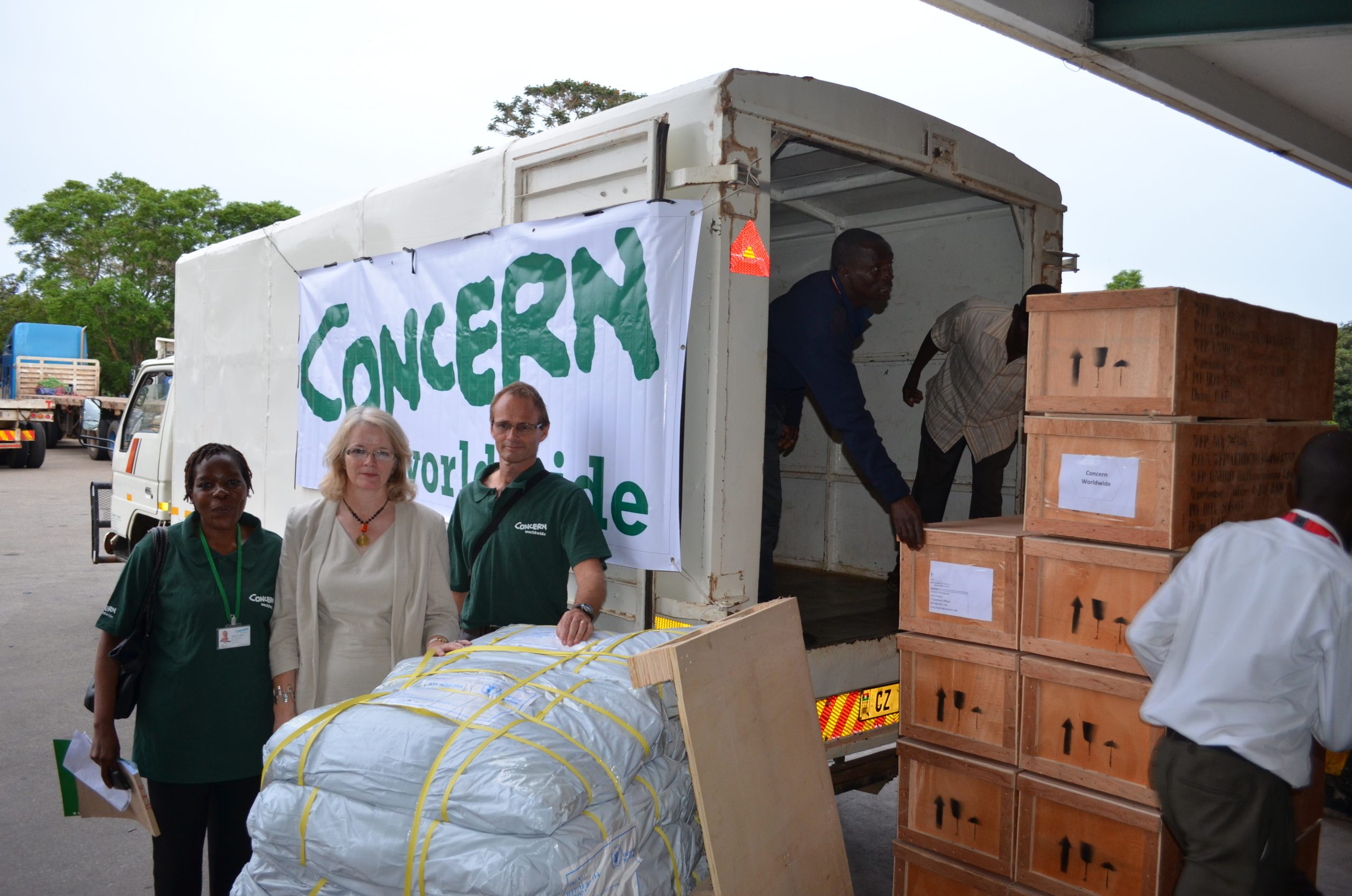 Ambassador Áine Hearns with Concern Malawi staff at the distribution of Humanitarian Assistance from Ireland in response to severe flooding in Malawi in 2015.