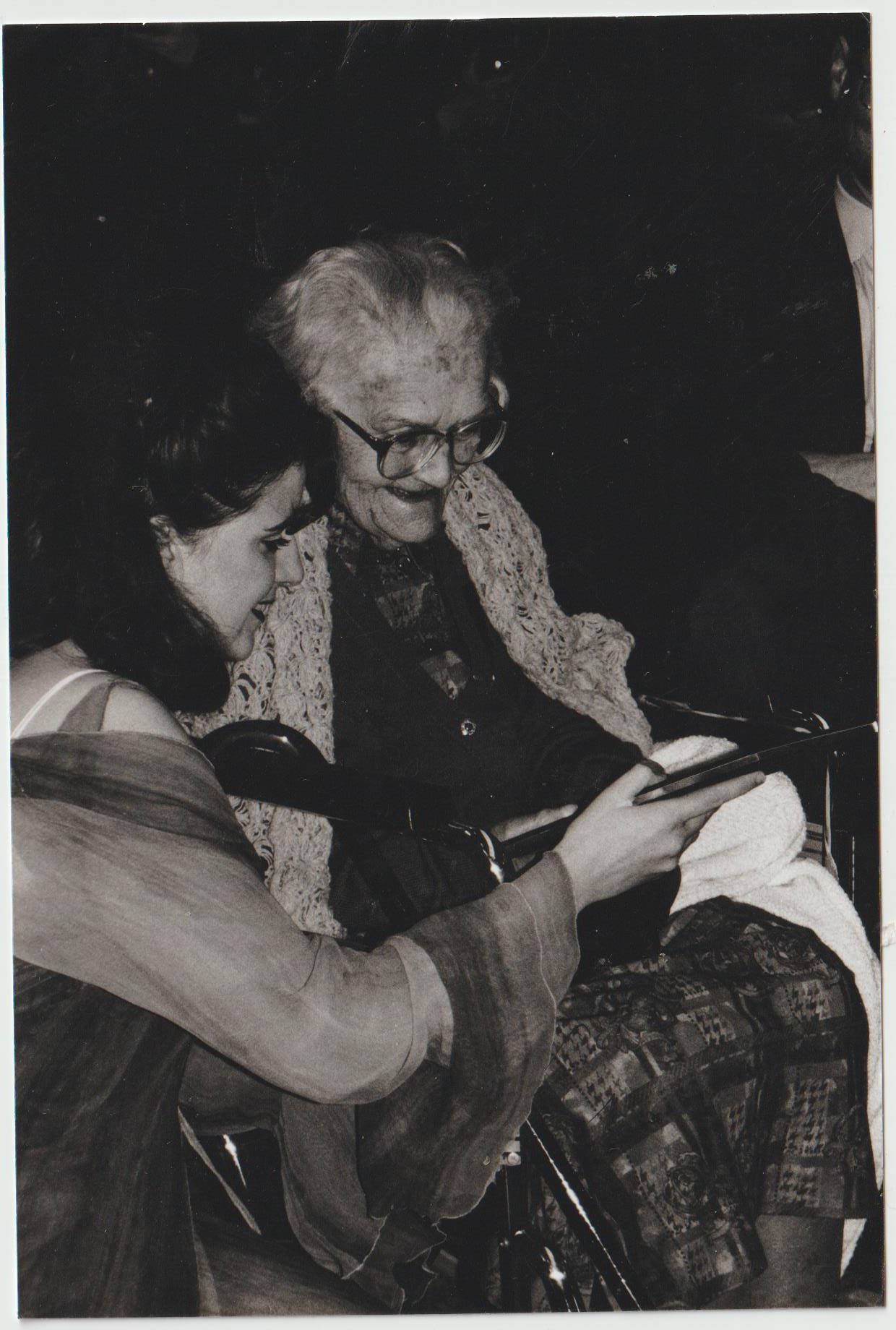 Sinead McCoole and Tessie O’Connell, 1997. Photograph courtesy of Sinéad McCoole