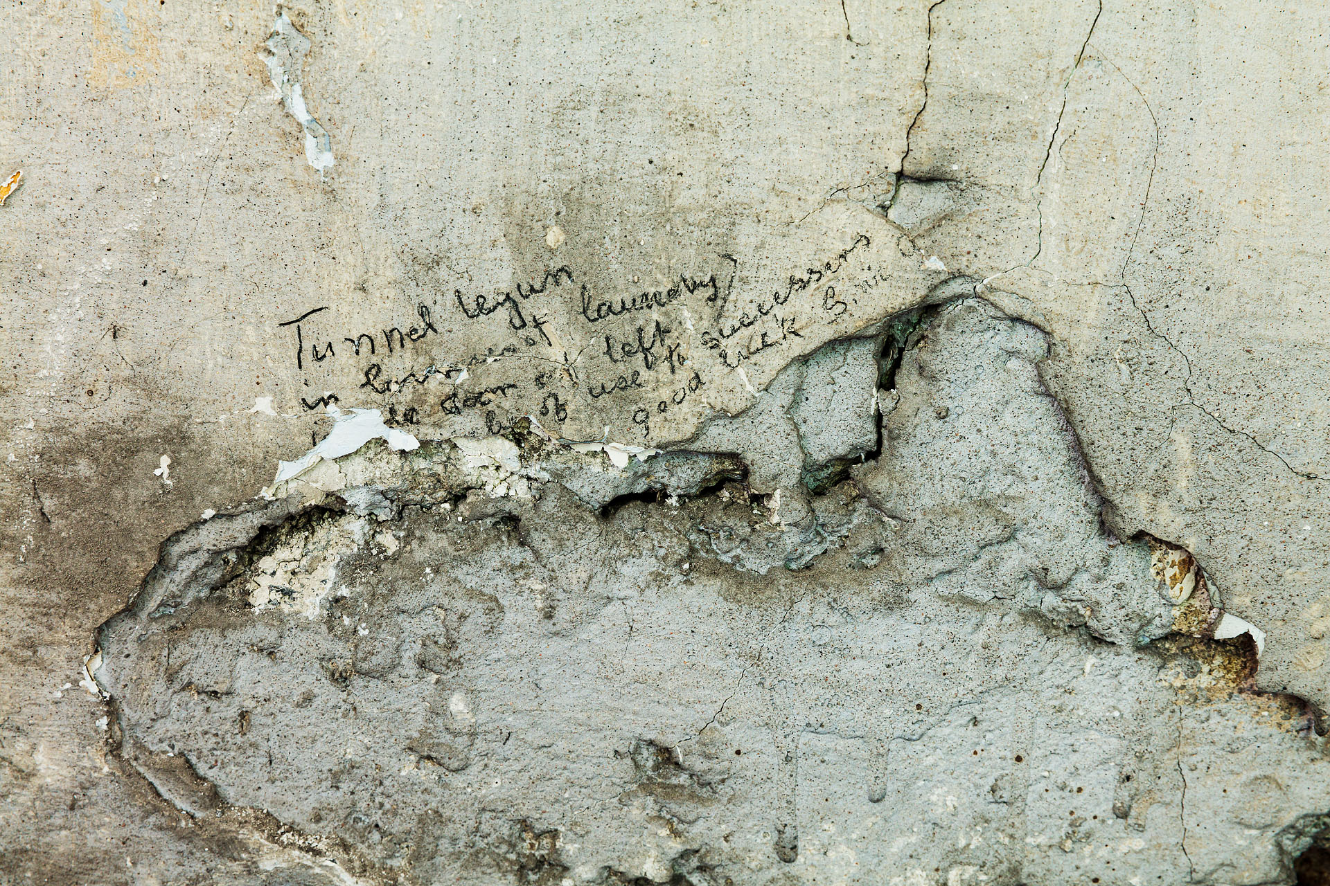 Graffiti message by Sighle Humphreys written in 1923 ‘tunnel begun in basement laundry…’ KMGLM. 7149_7287
